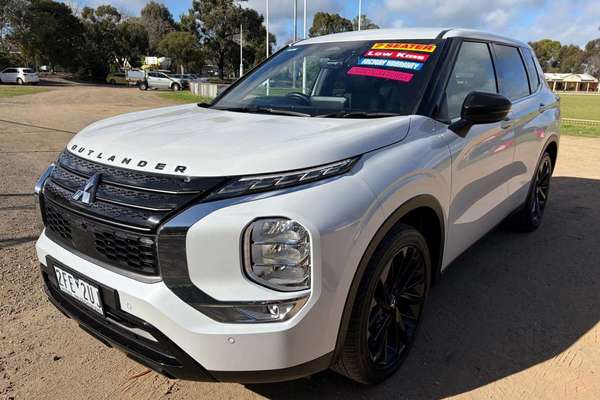 2024 Mitsubishi Outlander Black Edition ZM