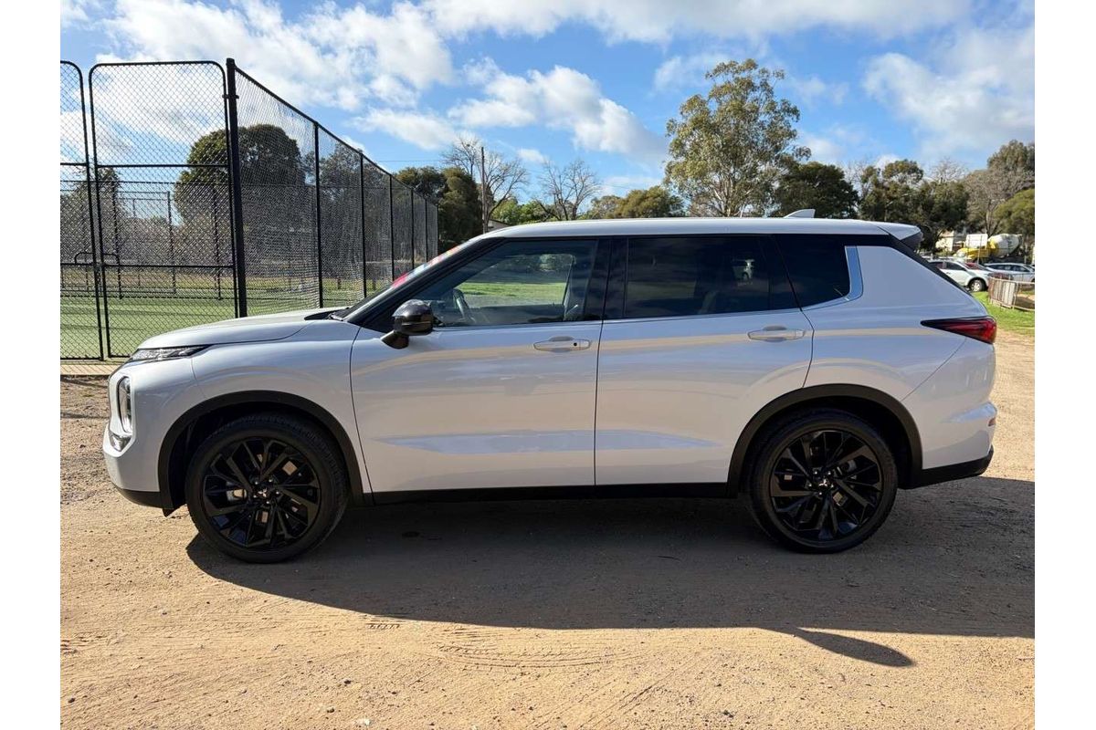 2024 Mitsubishi Outlander Black Edition ZM