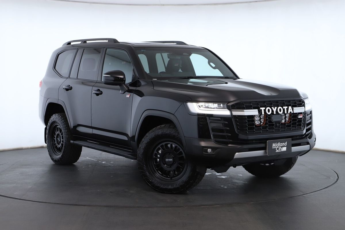 2025 Toyota Landcruiser GR Sport FJA300R