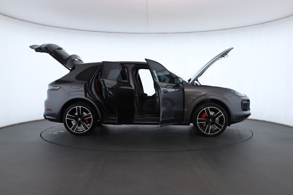 2022 Porsche Cayenne GTS 9YA