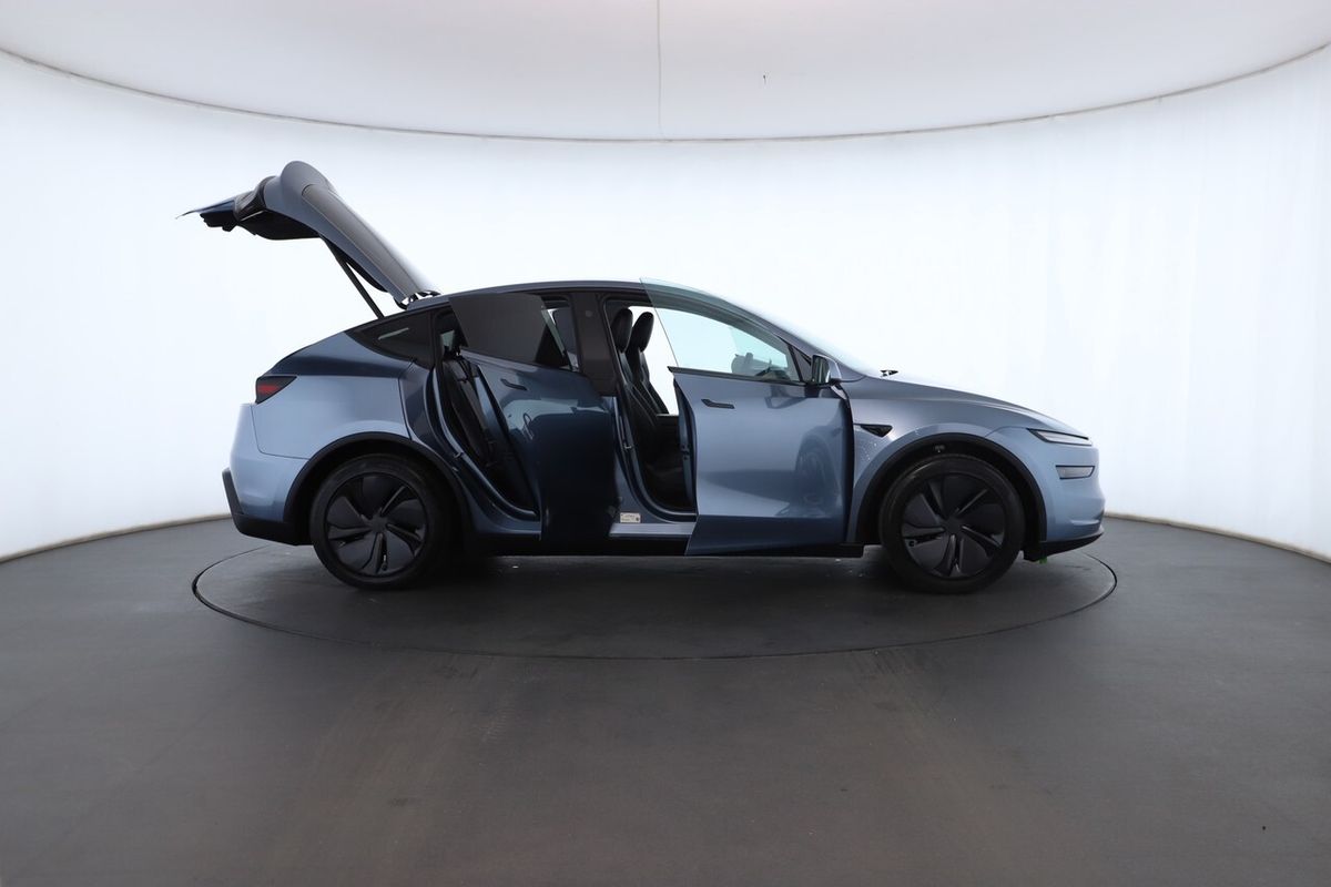 2025 Tesla Model Y Rear-Wheel Drive Launch Series