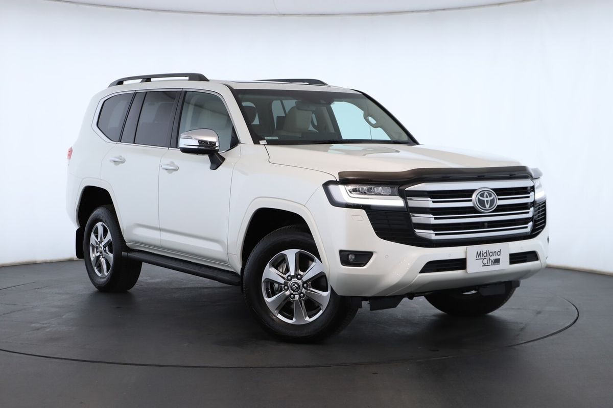 2023 Toyota Landcruiser Sahara FJA300R