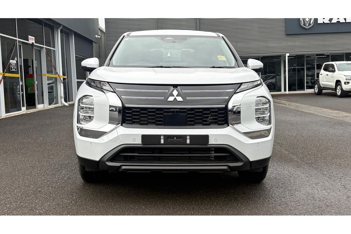 2025 Mitsubishi Outlander ES ZM