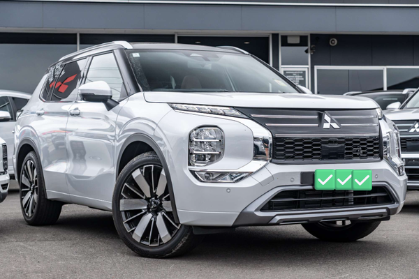 2025 Mitsubishi Outlander Exceed Tourer ZM