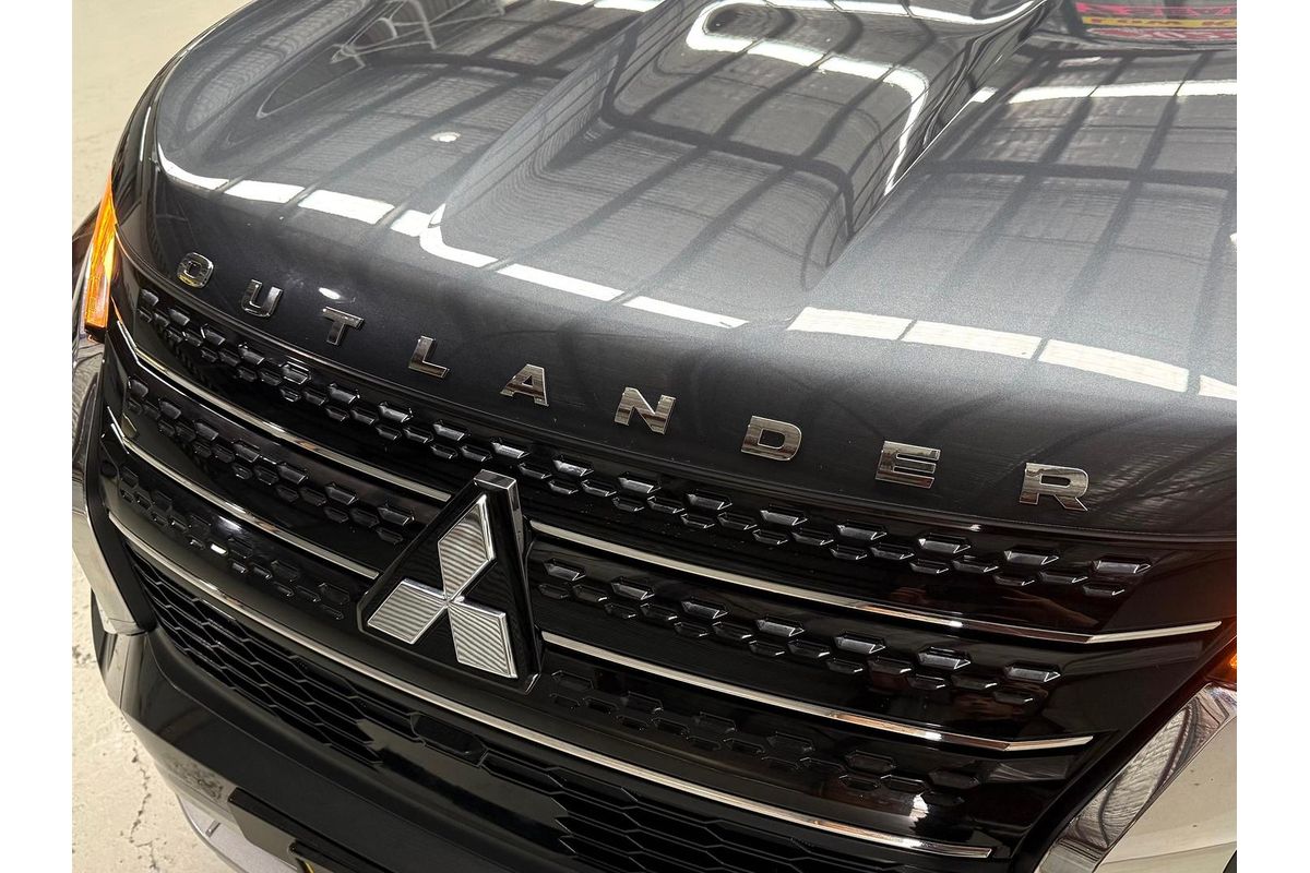 2024 Mitsubishi Outlander LS ZM