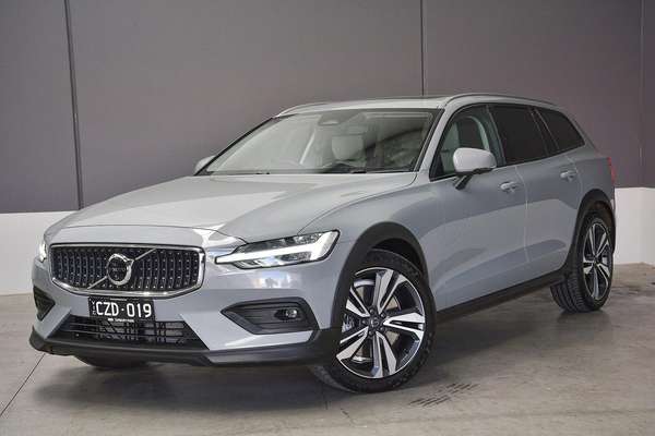 2023 Volvo V60 Cross Country Ultimate B5 Bright