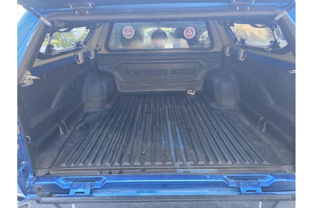 2016 Mitsubishi Triton GLS MQ 4X4 image 10