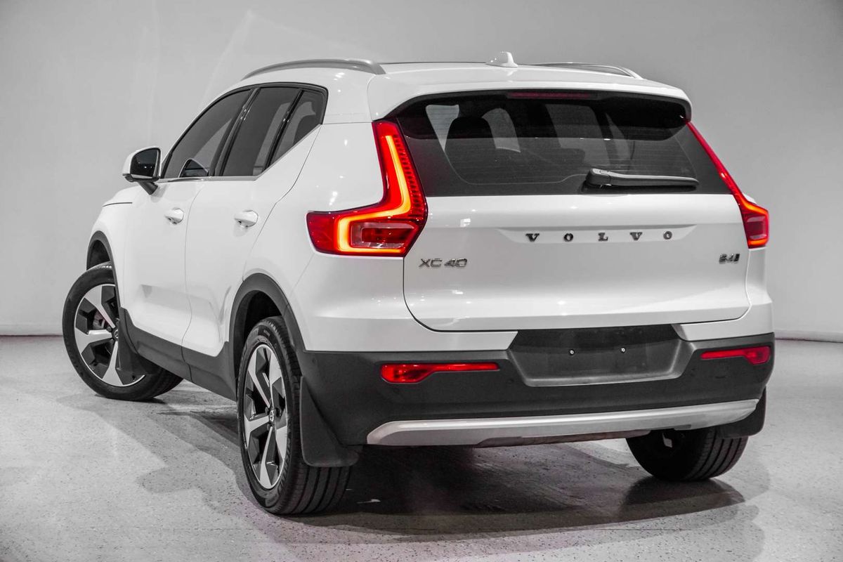 2022 Volvo XC40 Ultimate B4 Bright