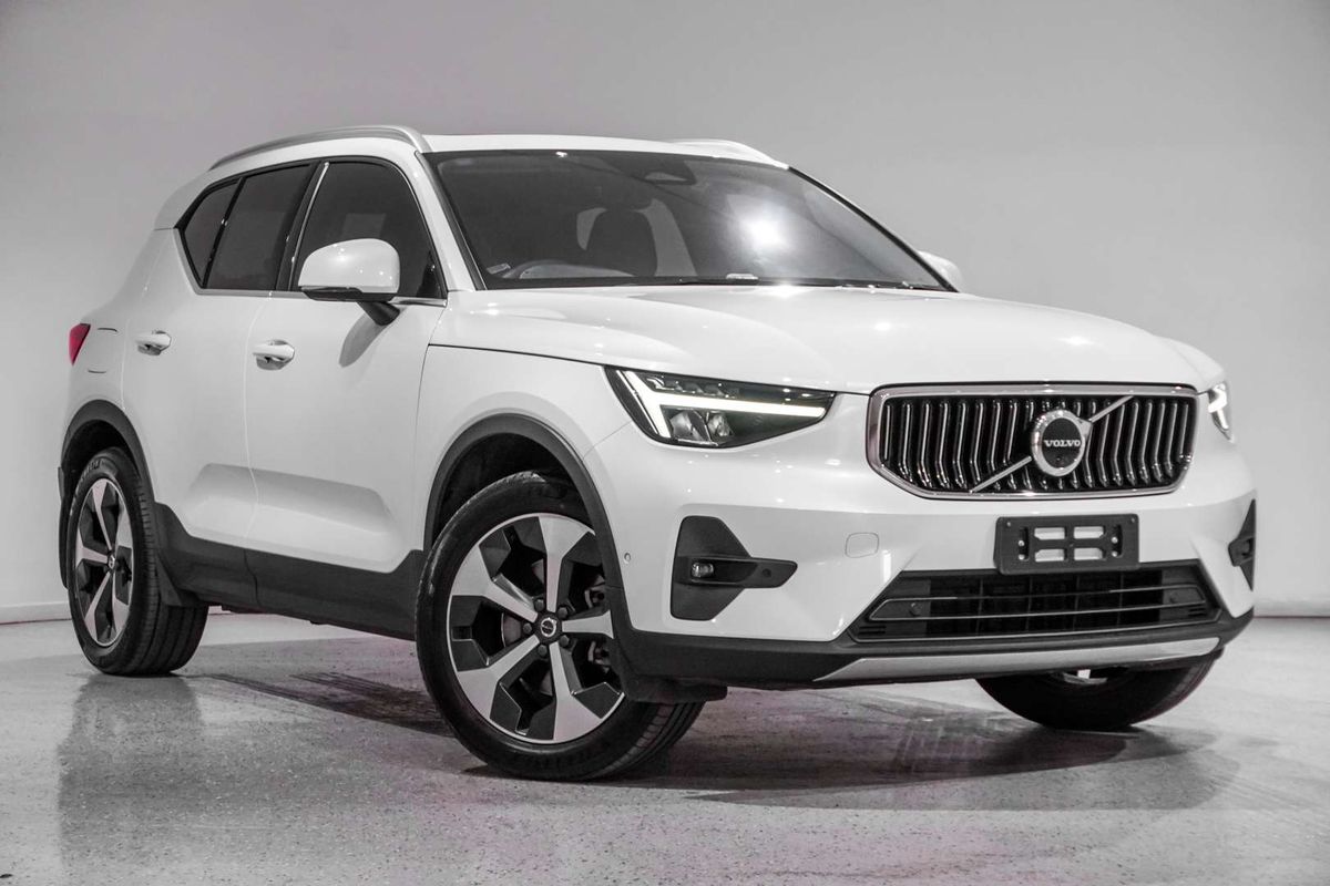 2022 Volvo XC40 Ultimate B4 Bright