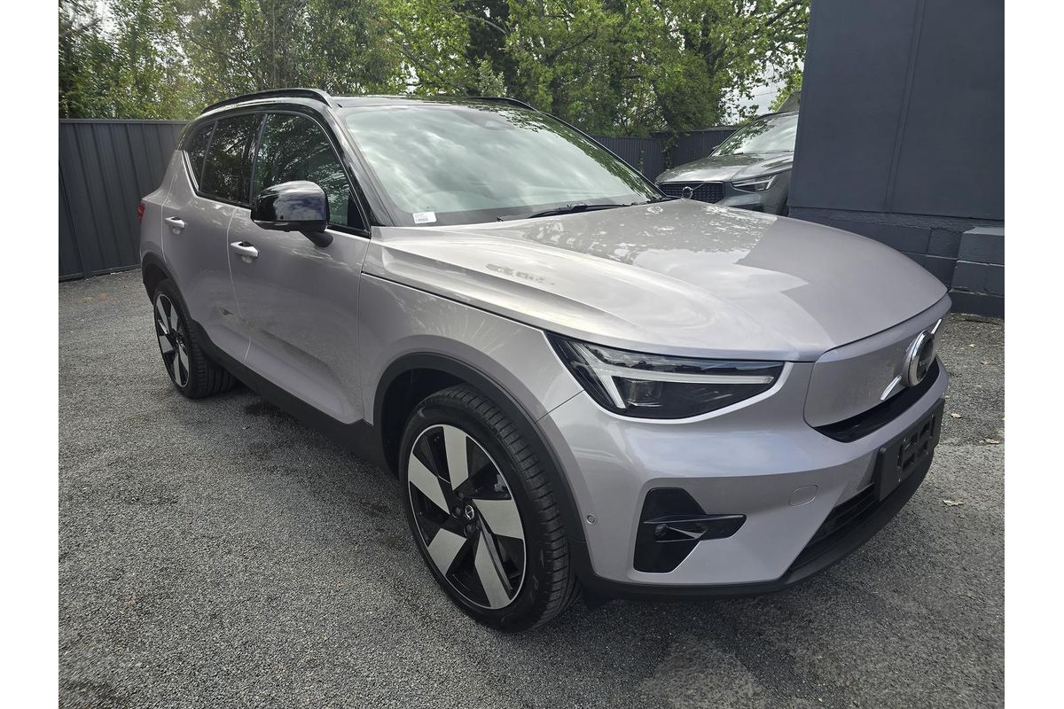 2026 Volvo EX40 Ultra Twin Motor Performance