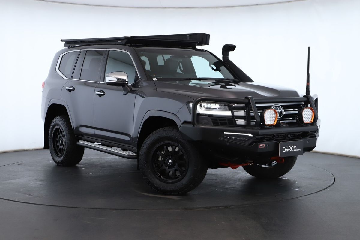 2023 Toyota Landcruiser Sahara FJA300R