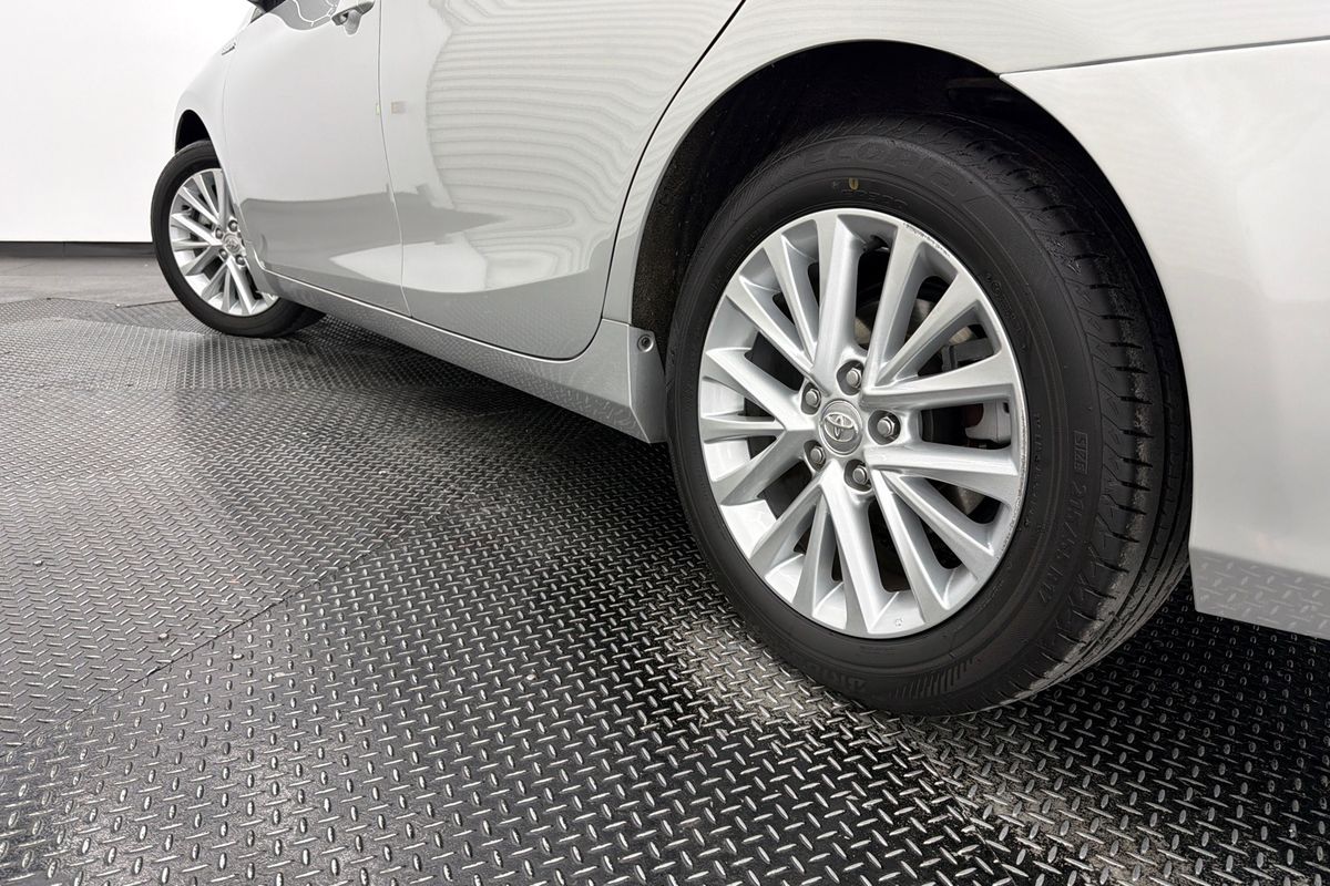 2016 Toyota Camry Atara SL AVV50R