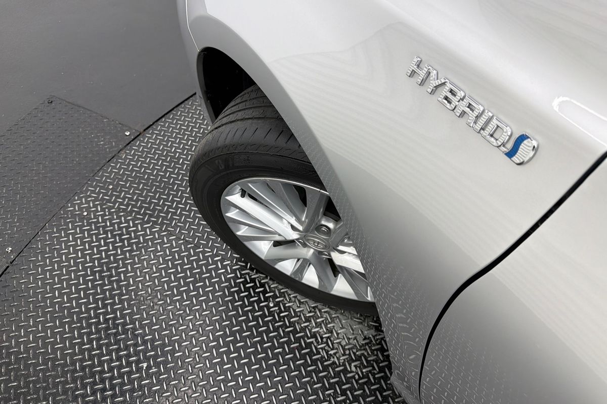 2016 Toyota Camry Atara SL AVV50R