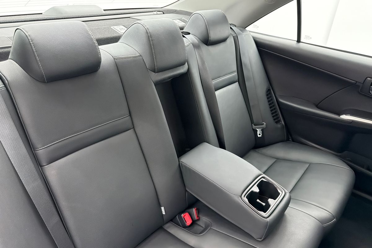 2016 Toyota Camry Atara SL AVV50R