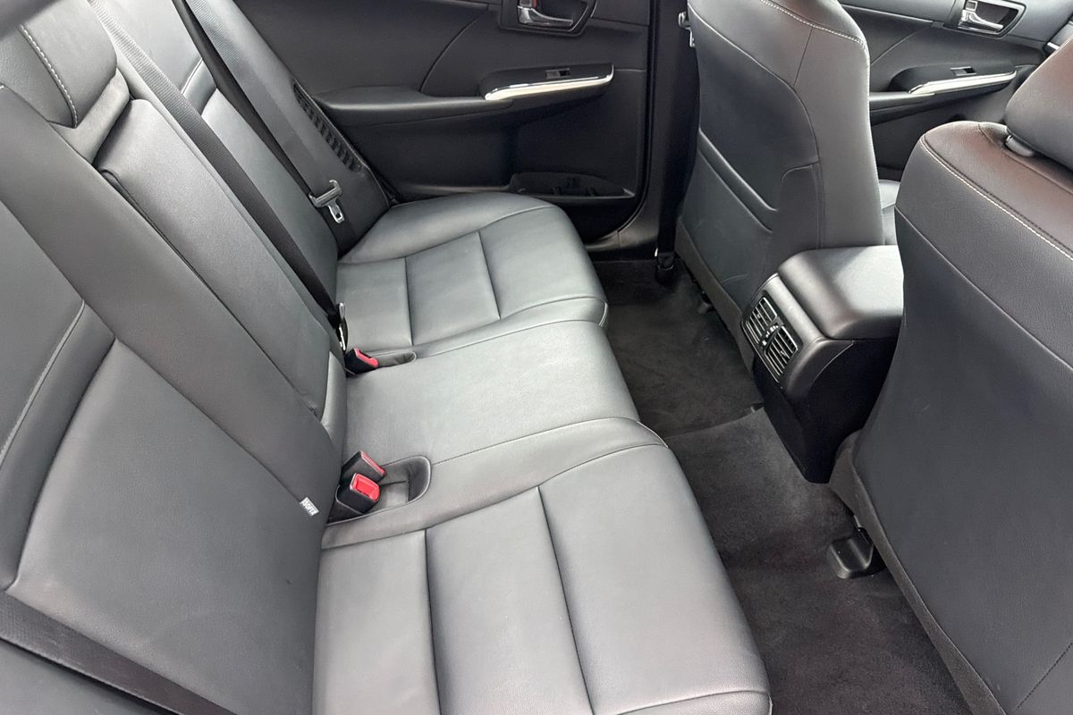2016 Toyota Camry Atara SL AVV50R