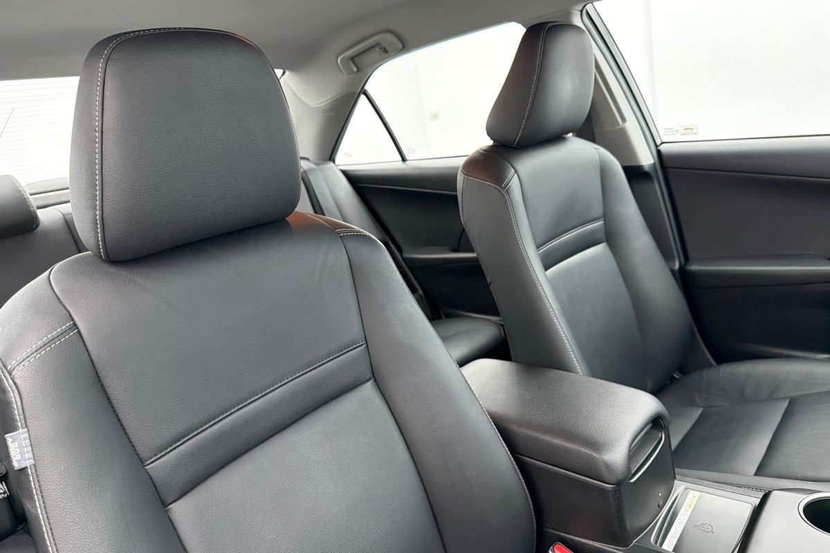 2016 Toyota Camry Atara SL AVV50R