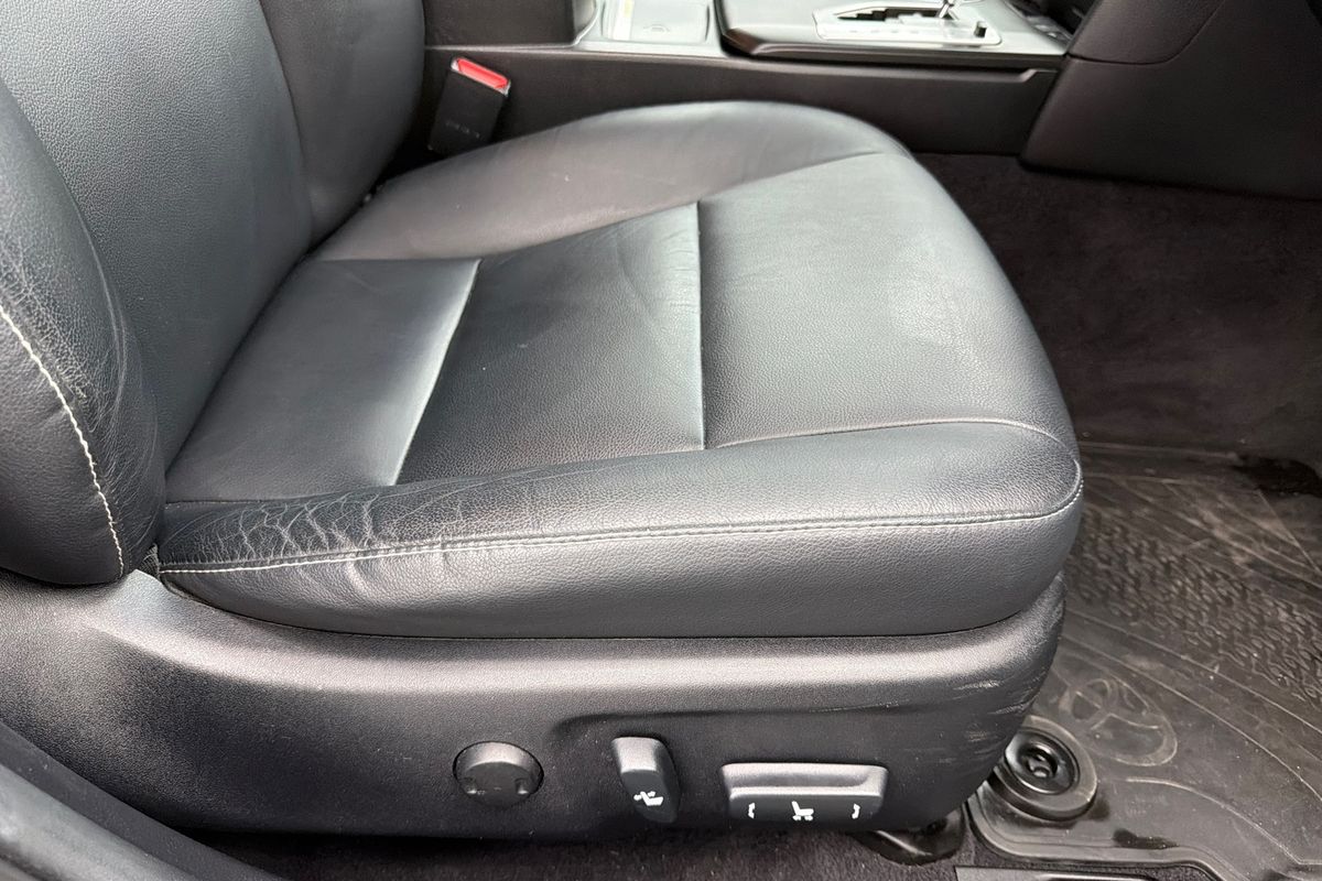 2016 Toyota Camry Atara SL AVV50R