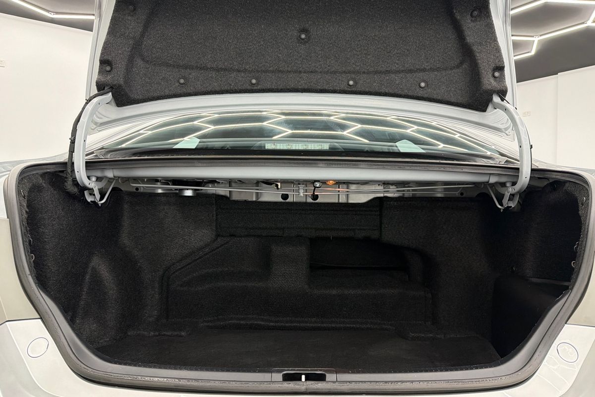 2016 Toyota Camry Atara SL AVV50R