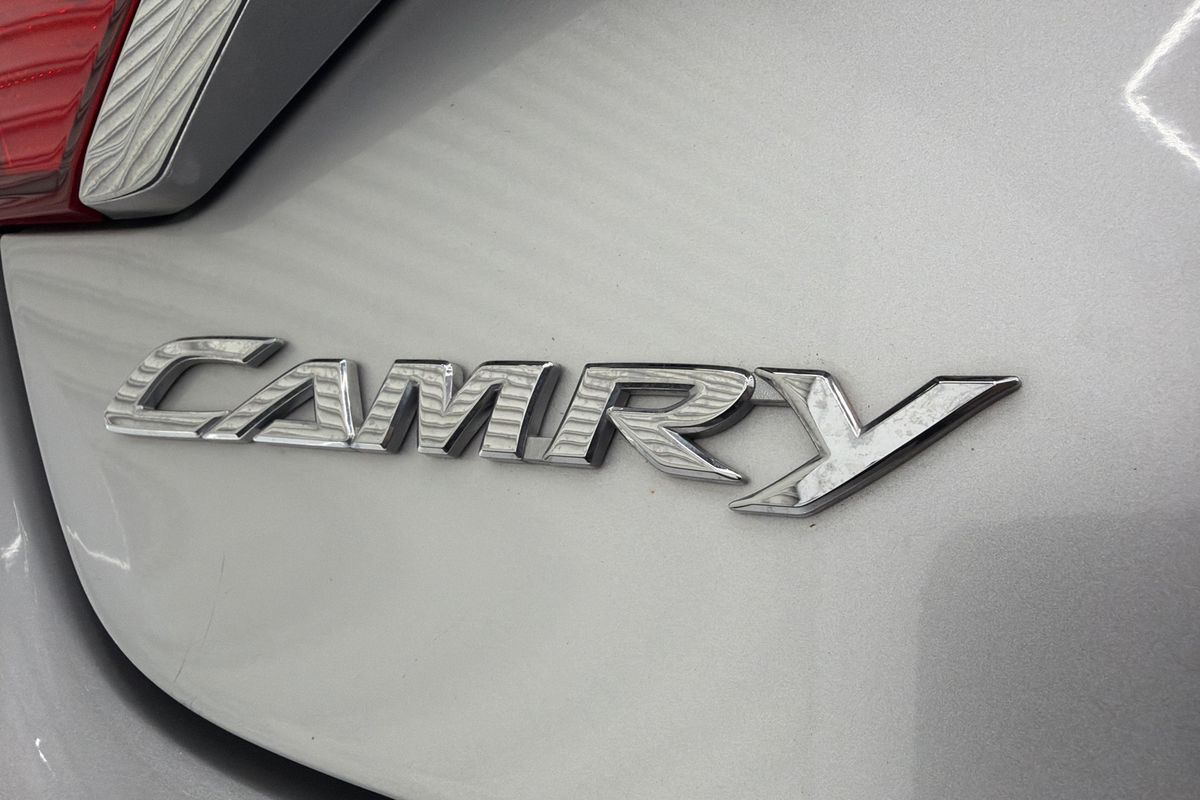 2016 Toyota Camry Atara SL AVV50R