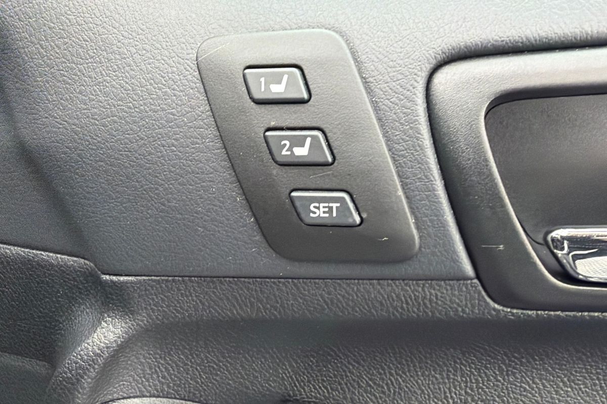 2016 Toyota Camry Atara SL AVV50R