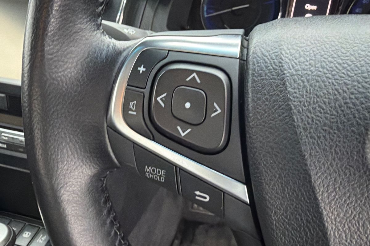2016 Toyota Camry Atara SL AVV50R