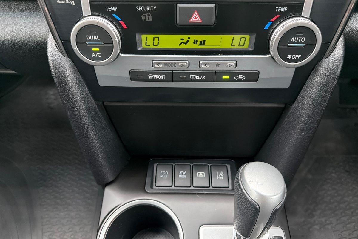 2016 Toyota Camry Atara SL AVV50R