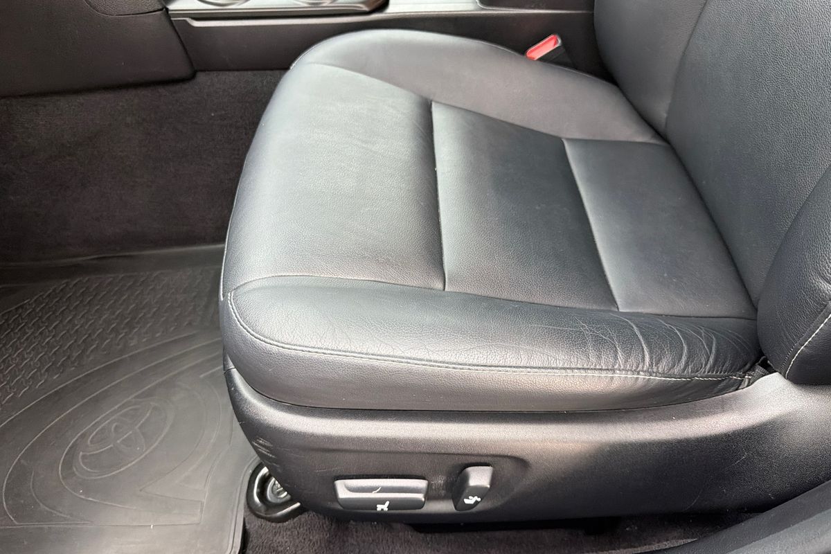 2016 Toyota Camry Atara SL AVV50R