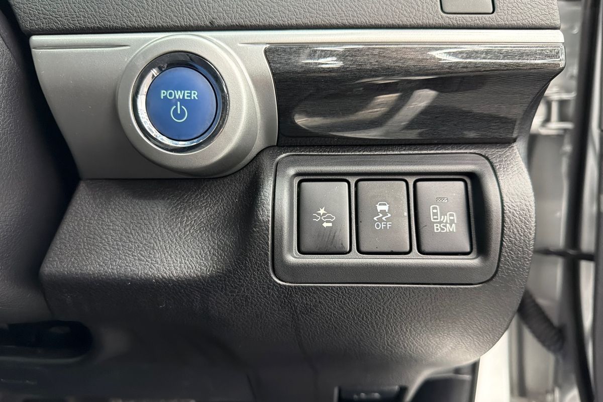 2016 Toyota Camry Atara SL AVV50R