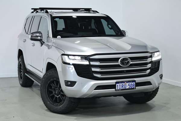 2023 Toyota Landcruiser Sahara FJA300R