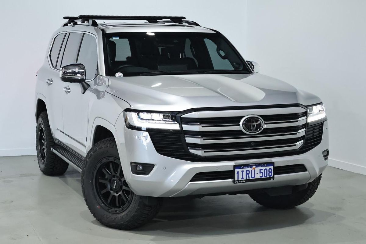 2023 Toyota Landcruiser Sahara FJA300R