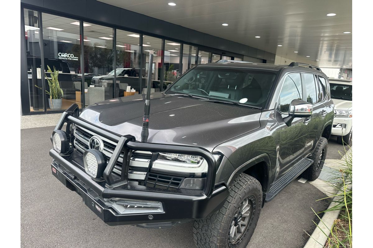 2023 Toyota Landcruiser Sahara FJA300R
