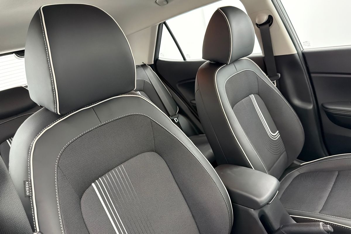 2025 Hyundai Venue Active QX.V5