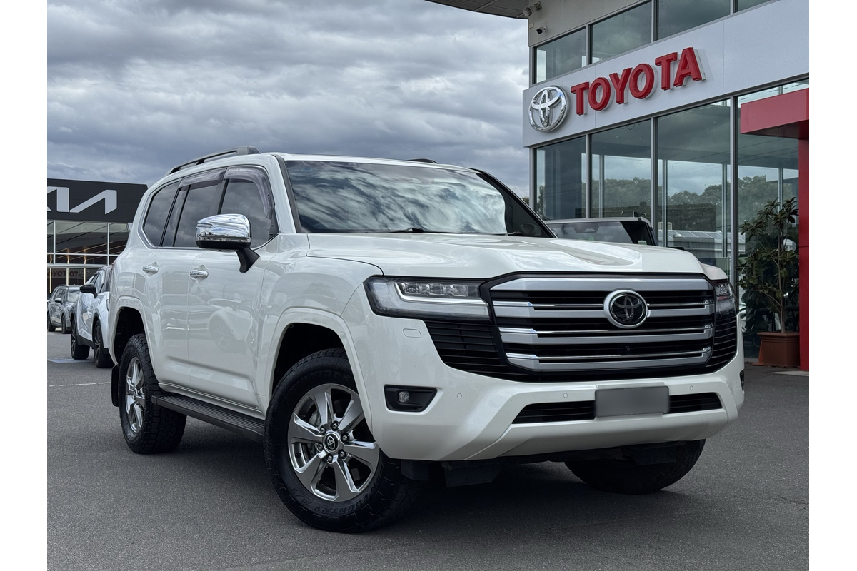 2022 Toyota Landcruiser Sahara FJA300R