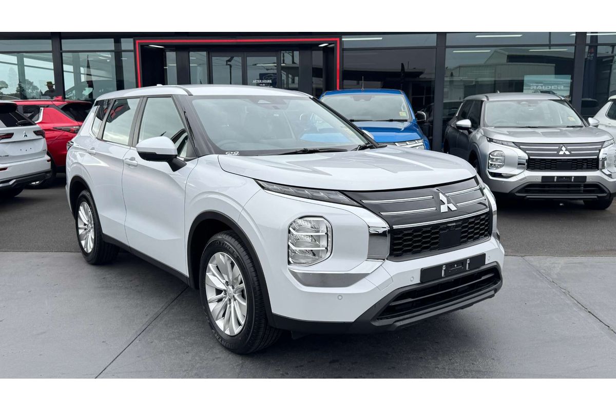 2025 Mitsubishi Outlander ES ZM