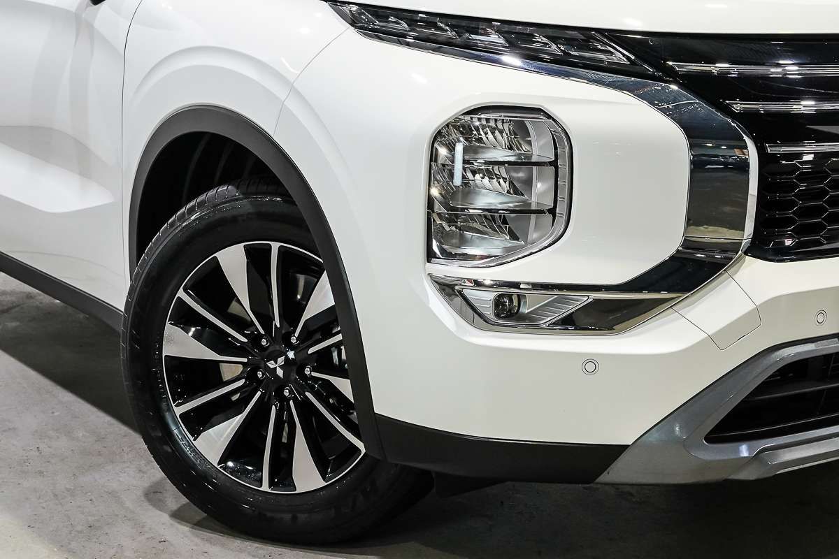 2025 Mitsubishi Outlander LS ZM