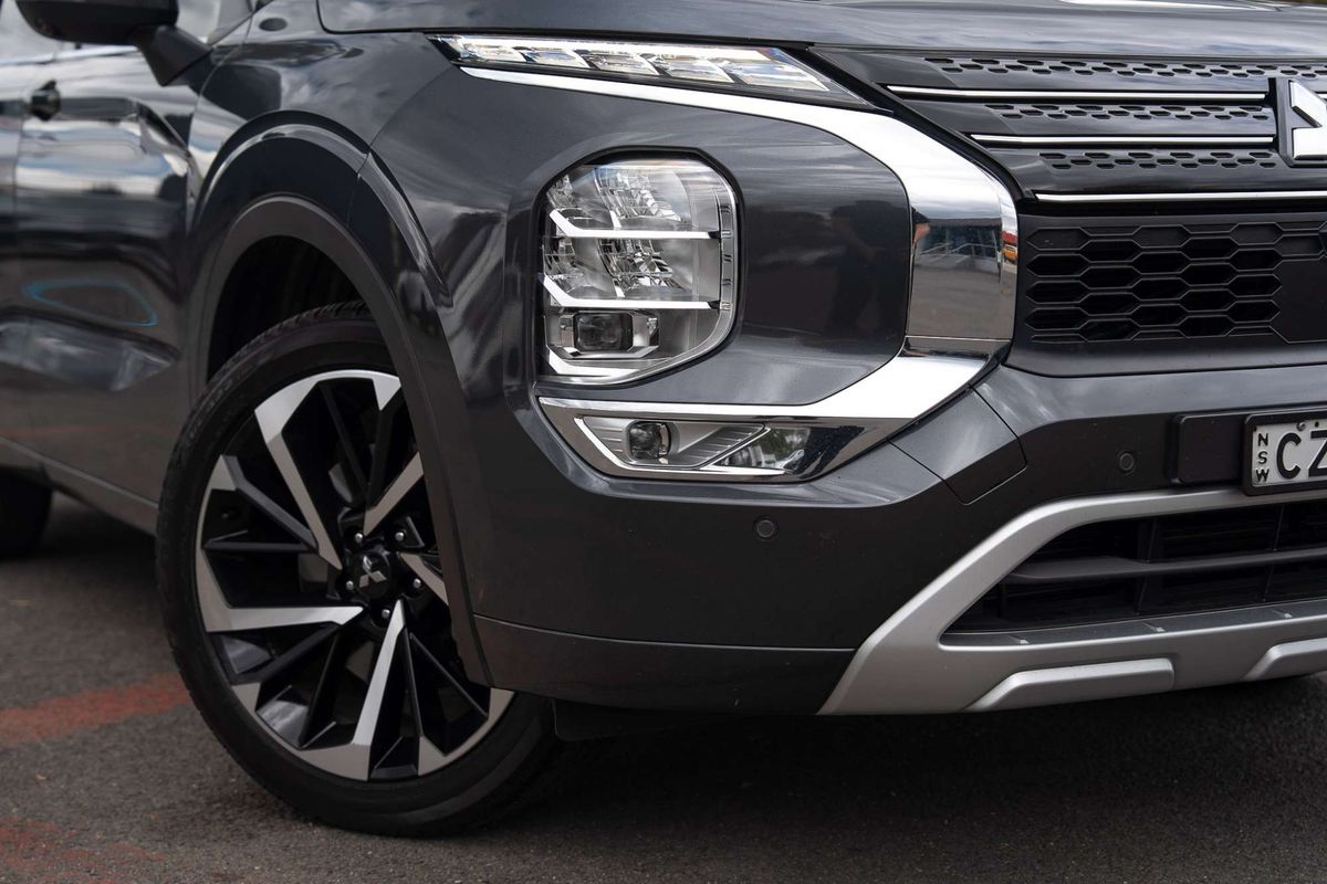 2024 Mitsubishi Outlander Exceed ZM