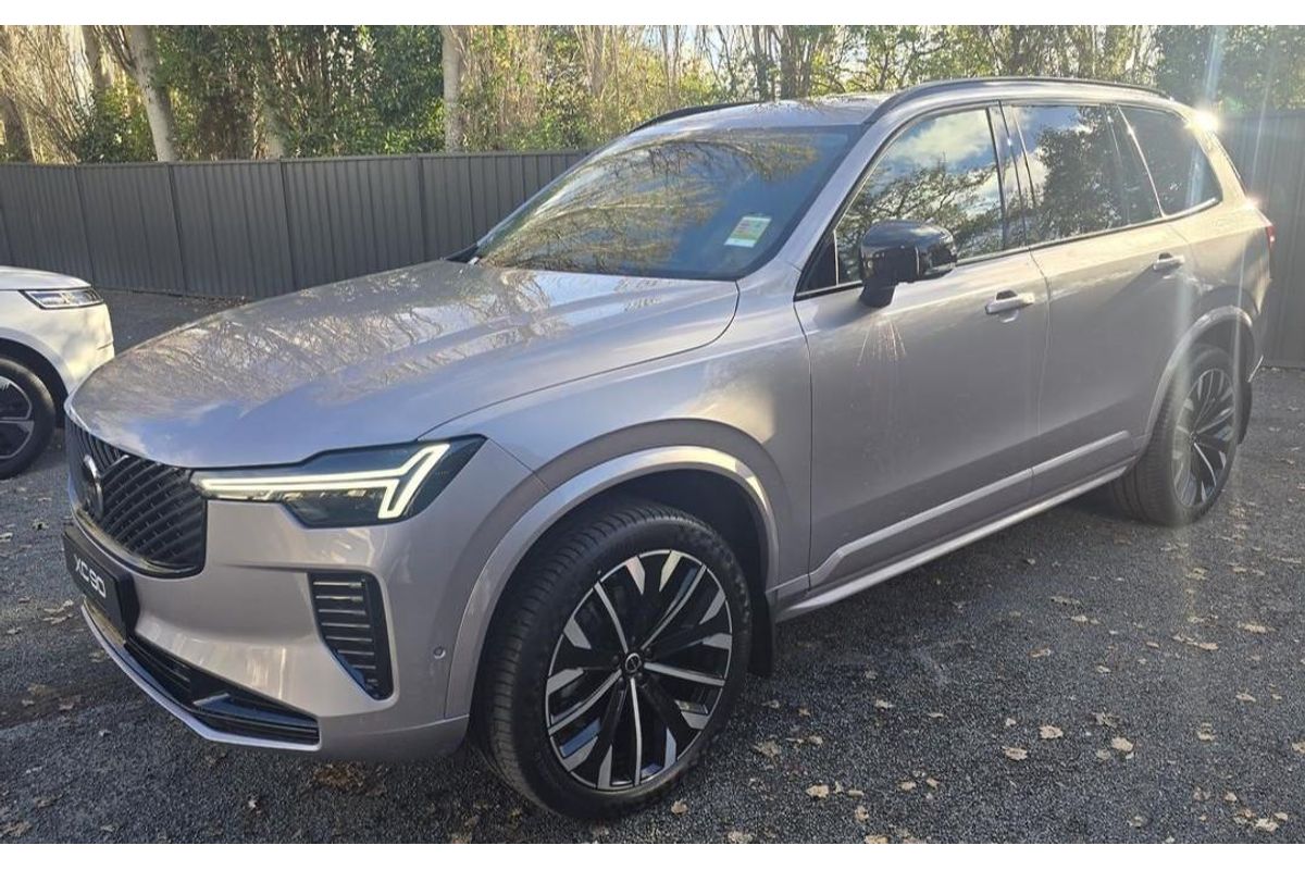2025 Volvo XC90 Ultra B5 Dark