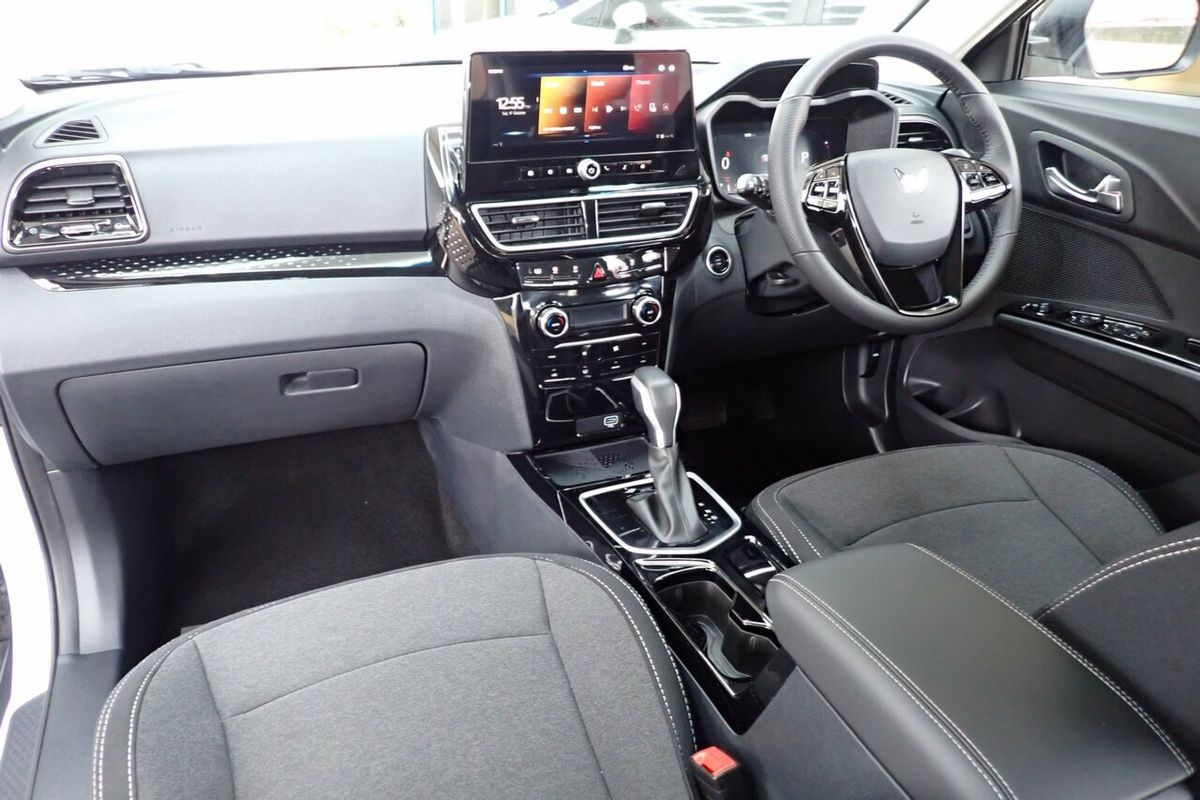 2026 Mahindra XUV 3XO AX5L