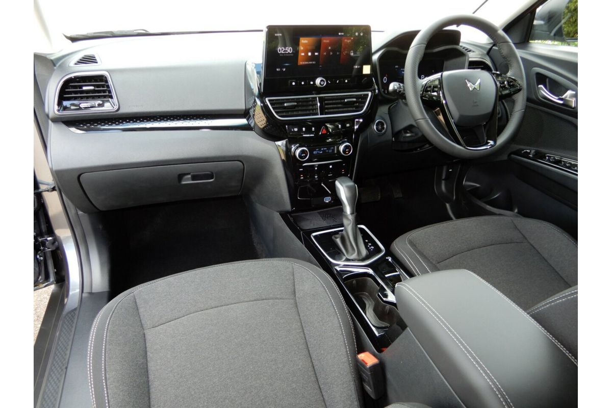 2026 Mahindra XUV 3XO AX5L