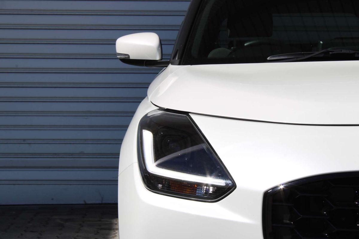 2025 Suzuki Swift Hybrid GLX UZ