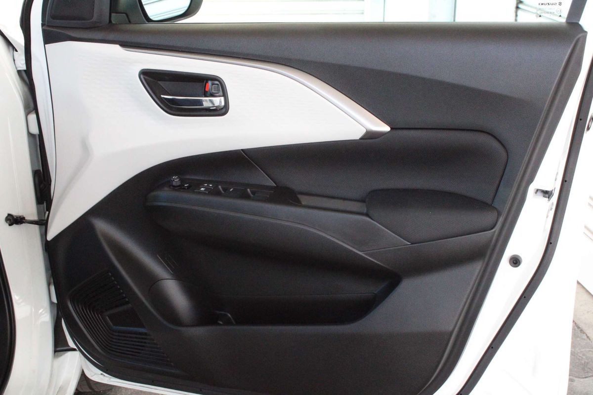 2025 Suzuki Swift Hybrid GLX UZ