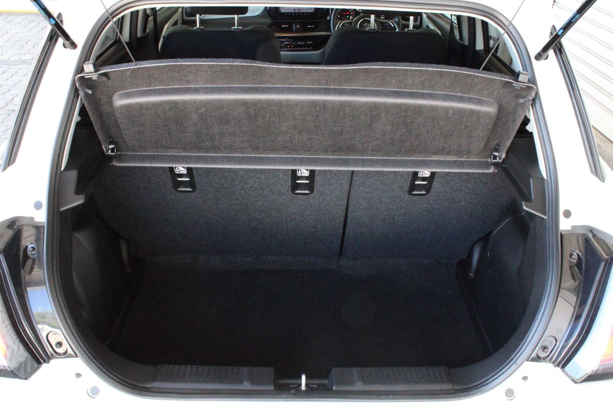 2025 Suzuki Swift Hybrid GLX UZ