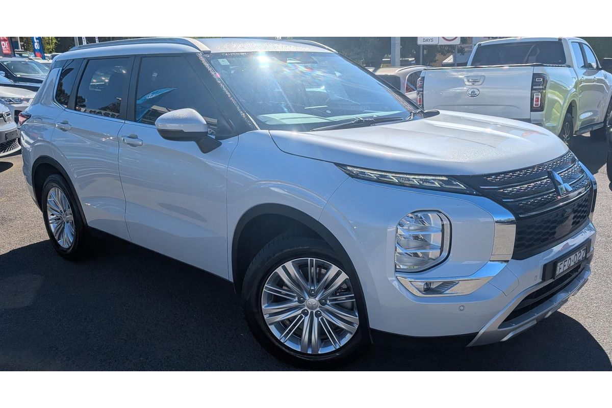 2023 Mitsubishi Outlander LS ZM