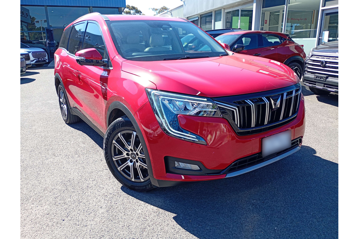 2024 Mahindra XUV700 AX7L