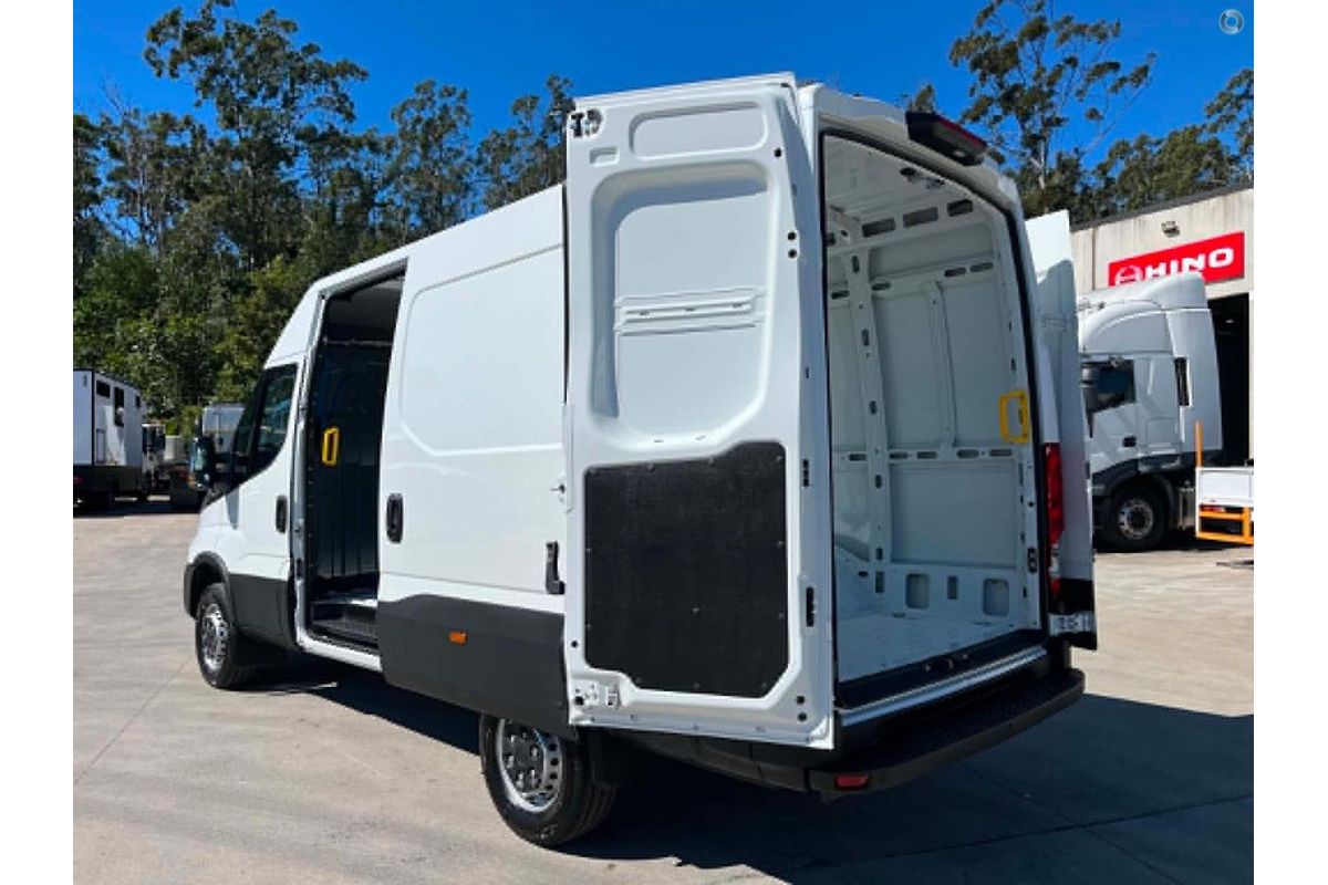 2026 IVECO Daily 42S18V image 9