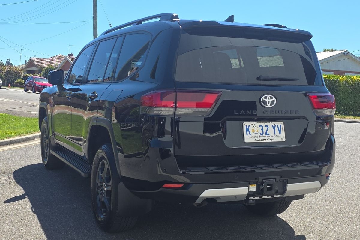 2023 Toyota Landcruiser GR Sport FJA300R