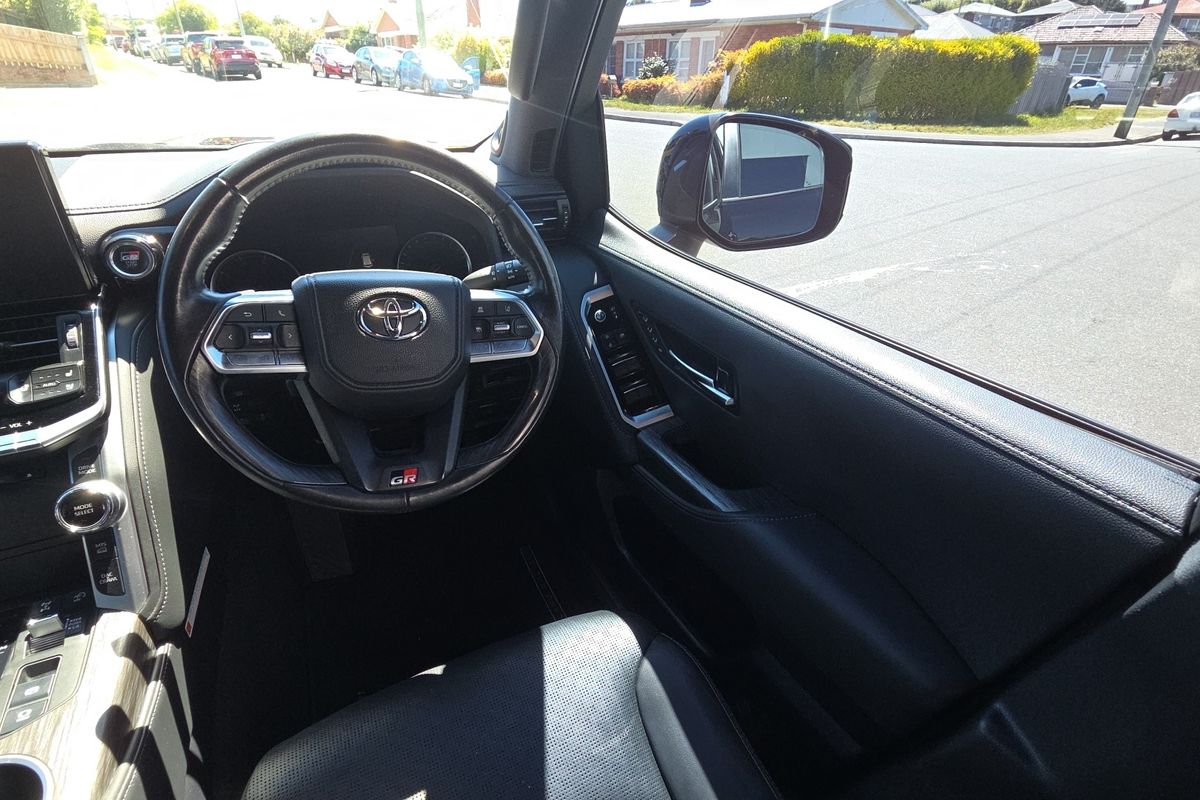 2023 Toyota Landcruiser GR Sport FJA300R
