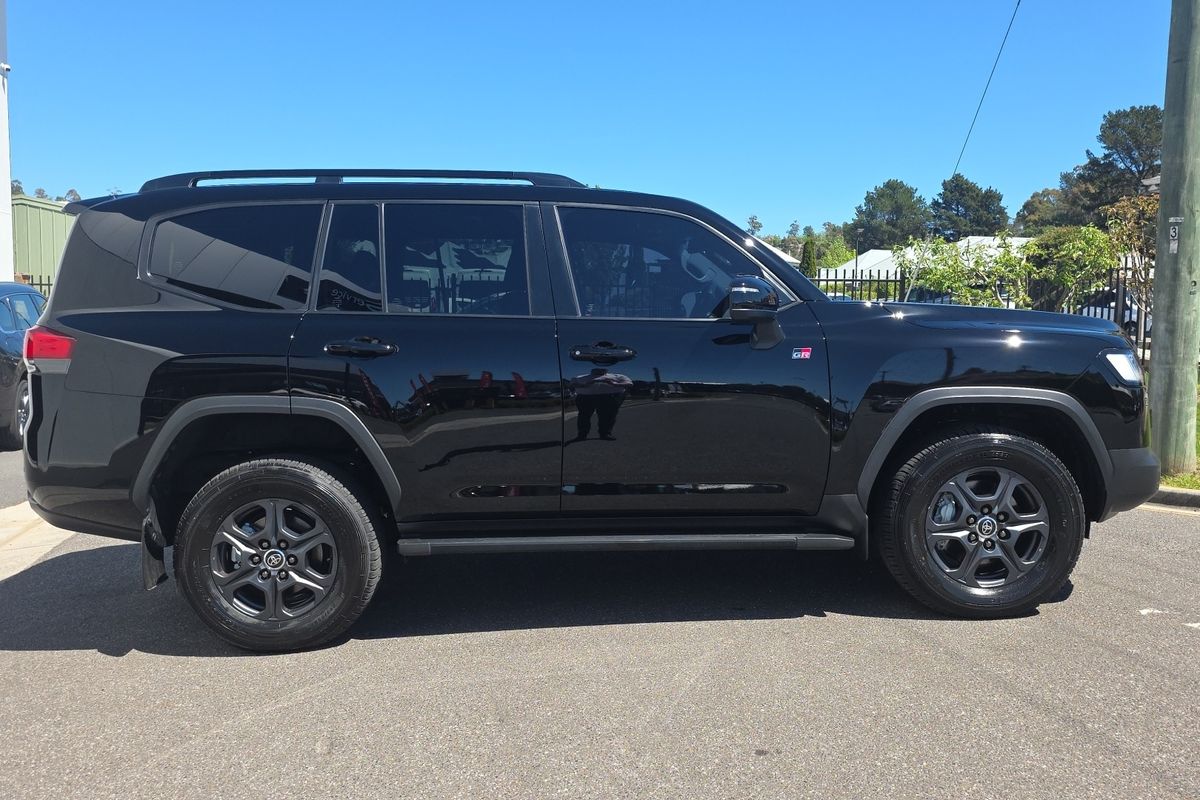 2023 Toyota Landcruiser GR Sport FJA300R