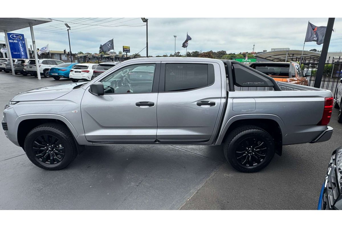 2025 Mitsubishi Triton GLX-R MV 4X4 image 4