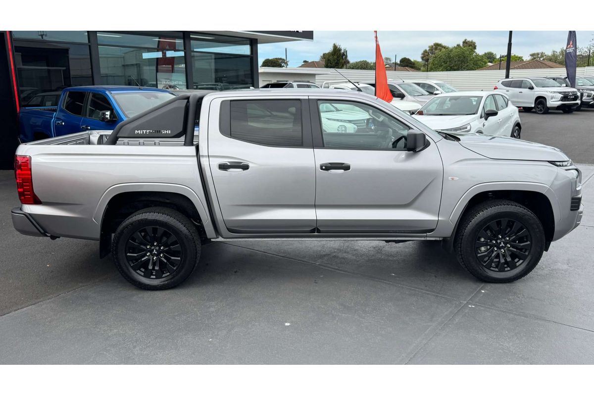 2025 Mitsubishi Triton GLX-R MV 4X4 image 11